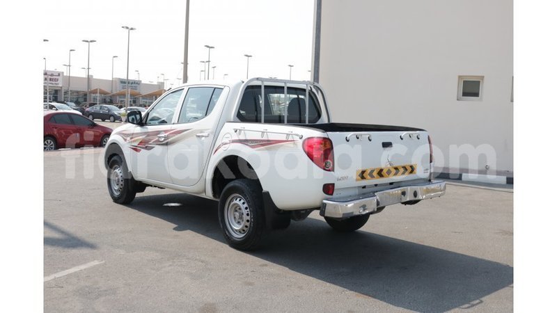 Big with watermark mitsubishi l200 diana import dubai 4221