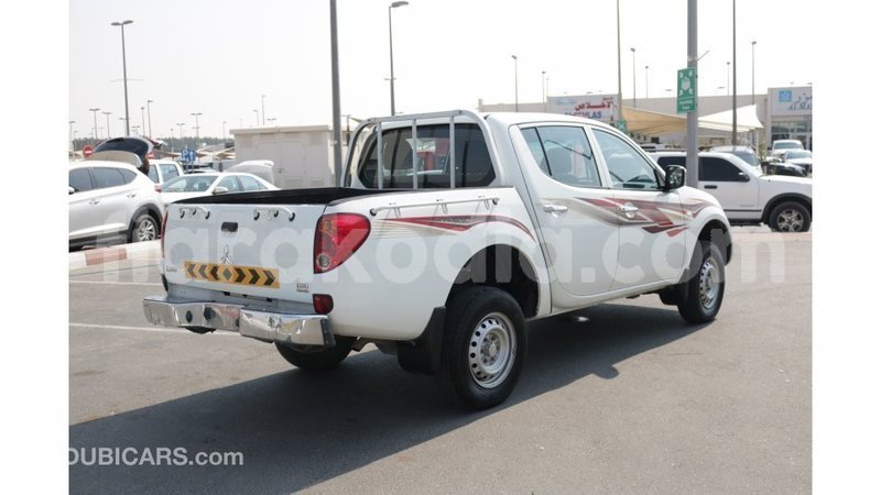 Big with watermark mitsubishi l200 diana import dubai 4221