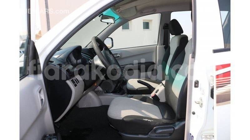 Big with watermark mitsubishi l200 diana import dubai 4221