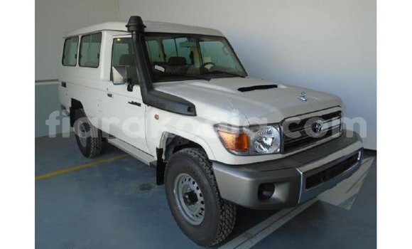 Acheter Import Voiture Abarth 595 Blanc à Import - Dubai, Diana