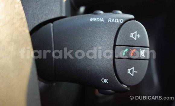 Acheter Import Voiture Renault Duster Blanc à Import - Dubai, Diana Acheter Import Voiture Renault Duster Blanc à Import - Dubai, Diana