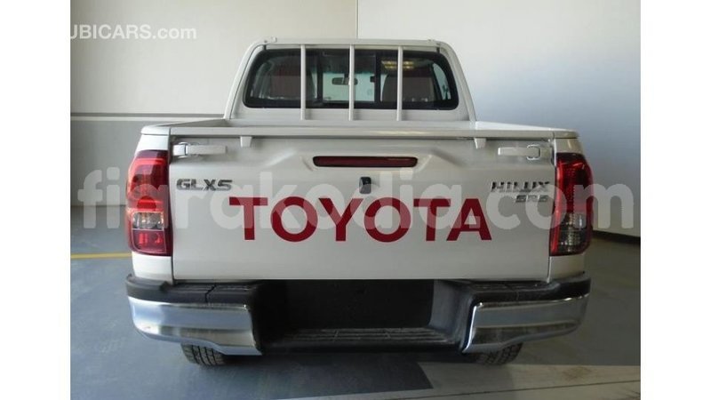 Big with watermark toyota hilux diana import dubai 4241