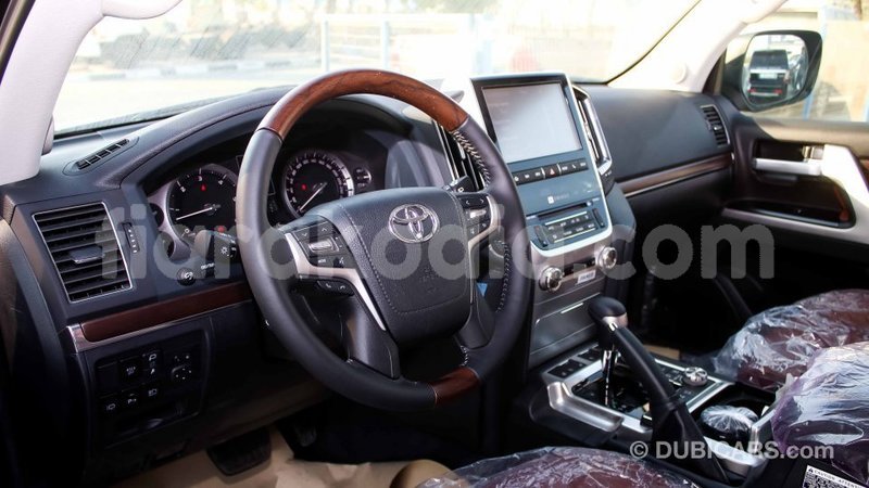 Big with watermark toyota land cruiser diana import dubai 4242