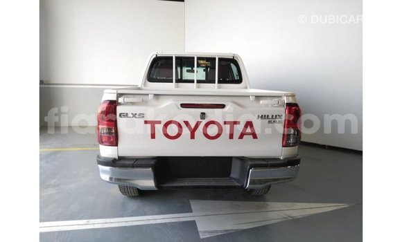 Acheter Import Voiture Toyota Hilux Blanc à Import - Dubai, Diana Acheter Import Voiture Toyota Hilux Blanc à Import - Dubai, Diana