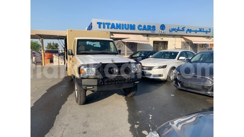 Big with watermark toyota land cruiser diana import dubai 4255