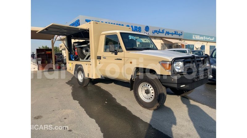 Big with watermark toyota land cruiser diana import dubai 4255