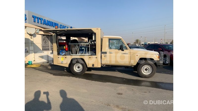 Big with watermark toyota land cruiser diana import dubai 4255