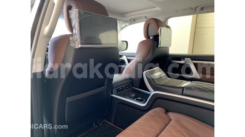 Big with watermark toyota land cruiser diana import dubai 4258