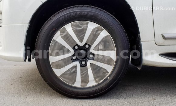 Acheter Import Voiture Toyota Land Cruiser Blanc à Import - Dubai, Diana Acheter Import Voiture Toyota Land Cruiser Blanc à Import - Dubai, Diana