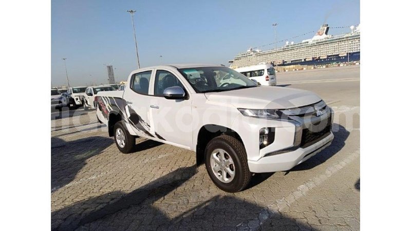 Big with watermark mitsubishi l200 diana import dubai 4272