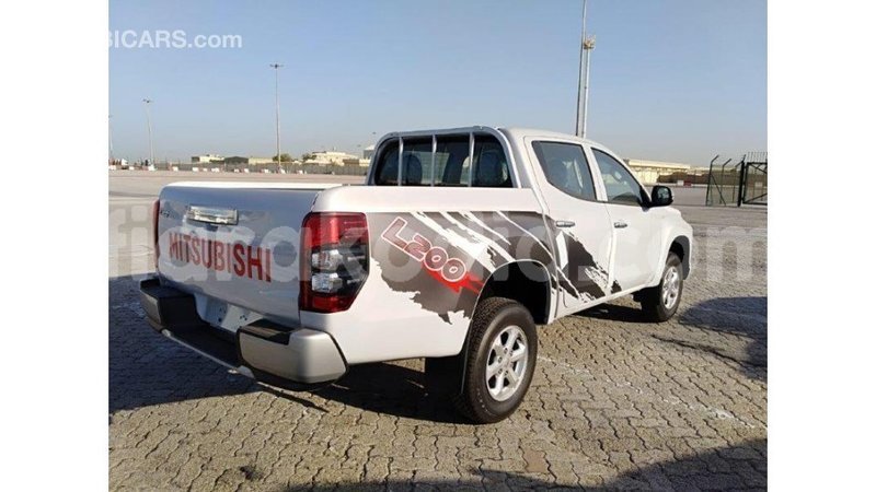 Big with watermark mitsubishi l200 diana import dubai 4272