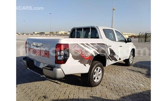 Acheter Import Voiture Mitsubishi L200 Blanc à Import - Dubai, Diana Acheter Import Voiture Mitsubishi L200 Blanc à Import - Dubai, Diana