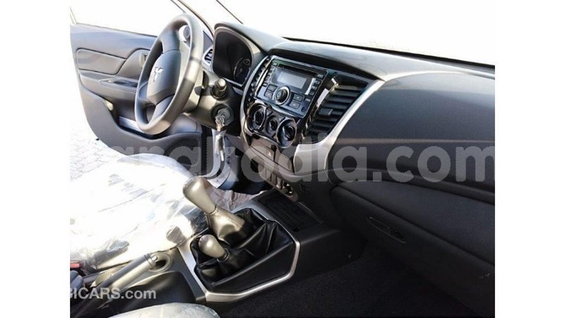 Big with watermark mitsubishi l200 diana import dubai 4272