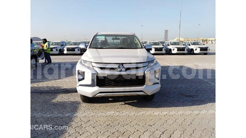 Big with watermark mitsubishi l200 diana import dubai 4272