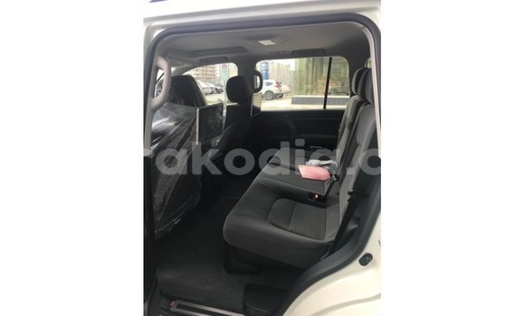 Hividy Toyota Land Cruiser fotsy Car in Import - Dubai in Diana Hividy Toyota Land Cruiser fotsy Car in Import - Dubai in Diana