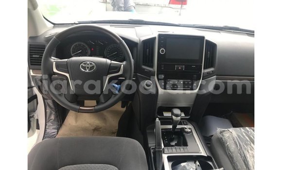 Hividy Toyota Land Cruiser fotsy Car in Import - Dubai in Diana Hividy Toyota Land Cruiser fotsy Car in Import - Dubai in Diana