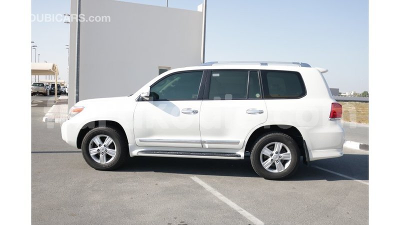 Big with watermark toyota land cruiser diana import dubai 4280