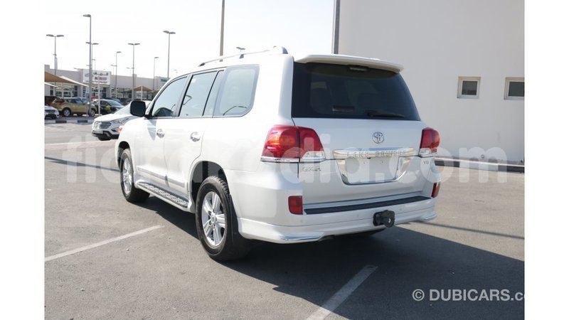 Big with watermark toyota land cruiser diana import dubai 4280