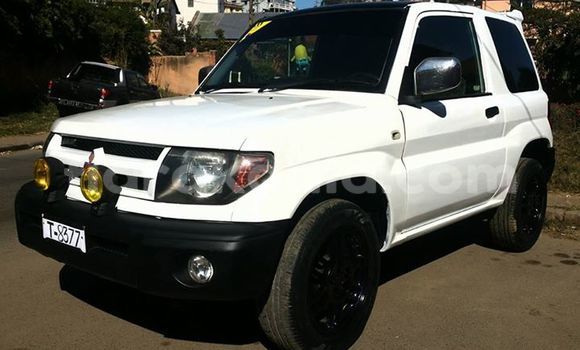 Acheter Occasion Voiture Mitsubishi Pajero Blanc à Antananarivo au Analamanga Acheter Occasion Voiture Mitsubishi Pajero Blanc à Antananarivo au Analamanga