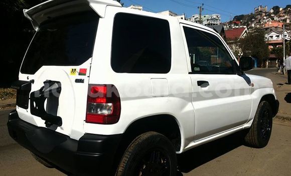 Hividy Mitsubishi Pajero fotsy Car in Antananarivo in Analamanga Hividy Mitsubishi Pajero fotsy Car in Antananarivo in Analamanga