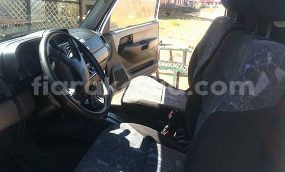 Hividy Mitsubishi Pajero fotsy Car in Antananarivo in Analamanga Hividy Mitsubishi Pajero fotsy Car in Antananarivo in Analamanga