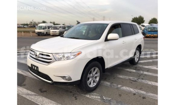 Hividy Toyota Highlander fotsy Car in Import - Dubai in Diana Hividy Toyota Highlander fotsy Car in Import - Dubai in Diana