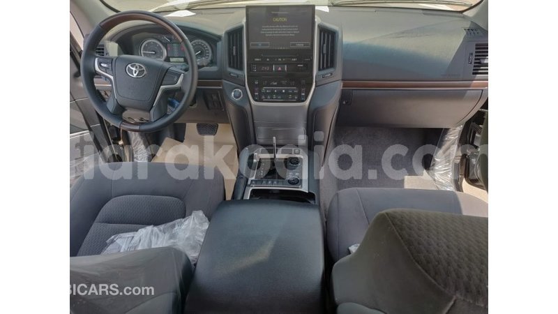 Big with watermark toyota land cruiser diana import dubai 4322