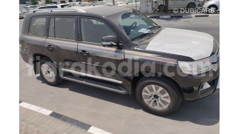 Big with watermark toyota land cruiser diana import dubai 4322