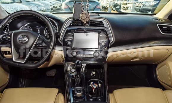Hividy Nissan Maxima fotsy Car in Import - Dubai in Diana Hividy Nissan Maxima fotsy Car in Import - Dubai in Diana