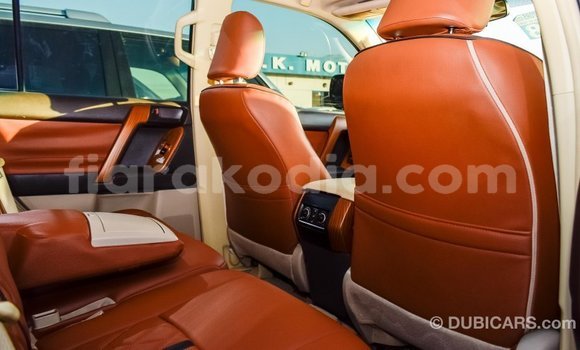 Acheter Import Voiture Toyota Prado Blanc à Import - Dubai, Diana Acheter Import Voiture Toyota Prado Blanc à Import - Dubai, Diana