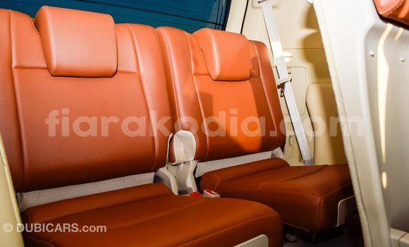 Acheter Import Voiture Toyota Prado Blanc à Import - Dubai, Diana Acheter Import Voiture Toyota Prado Blanc à Import - Dubai, Diana