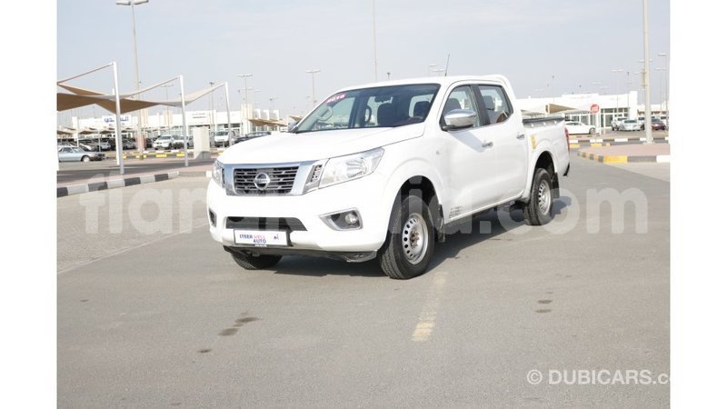 Big with watermark nissan navara diana import dubai 4342