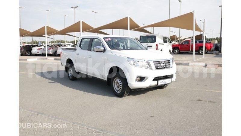 Big with watermark nissan navara diana import dubai 4342