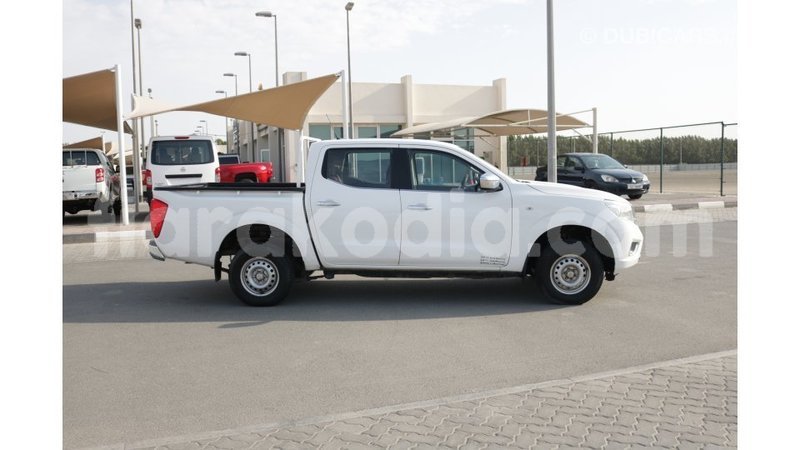 Big with watermark nissan navara diana import dubai 4342