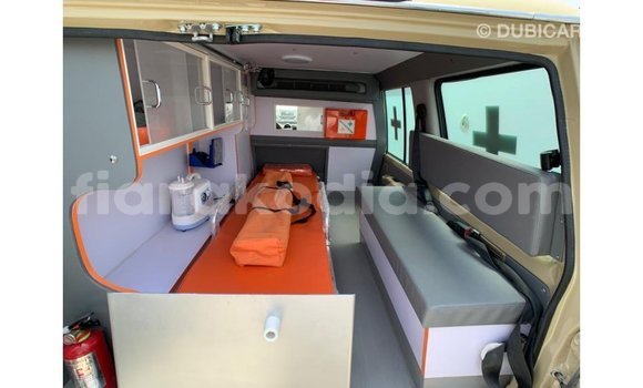 Acheter Import Voiture Toyota Land Cruiser Beige à Import - Dubai, Diana Acheter Import Voiture Toyota Land Cruiser Beige à Import - Dubai, Diana