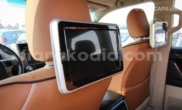 Acheter Import Voiture Toyota Prado Blanc à Import - Dubai, Diana Acheter Import Voiture Toyota Prado Blanc à Import - Dubai, Diana