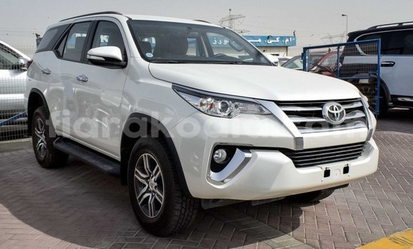 Acheter Import Voiture Toyota Fortuner Blanc à Import - Dubai, Diana Acheter Import Voiture Toyota Fortuner Blanc à Import - Dubai, Diana
