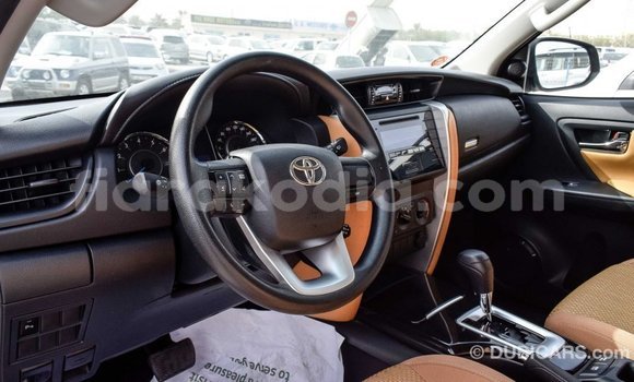 Acheter Import Voiture Toyota Fortuner Blanc à Import - Dubai, Diana Acheter Import Voiture Toyota Fortuner Blanc à Import - Dubai, Diana