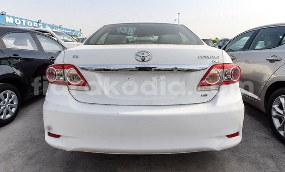 Acheter Import Voiture Toyota Corolla Blanc à Import - Dubai, Diana Acheter Import Voiture Toyota Corolla Blanc à Import - Dubai, Diana