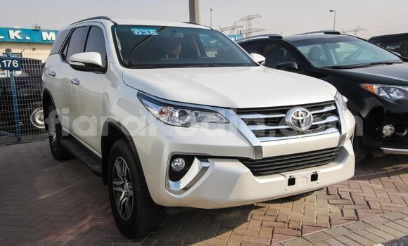 Acheter Import Voiture Toyota Fortuner Blanc à Import - Dubai, Diana Acheter Import Voiture Toyota Fortuner Blanc à Import - Dubai, Diana