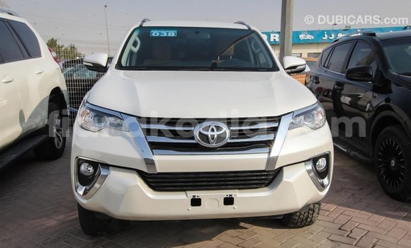 Acheter Import Voiture Toyota Fortuner Blanc à Import - Dubai, Diana Acheter Import Voiture Toyota Fortuner Blanc à Import - Dubai, Diana