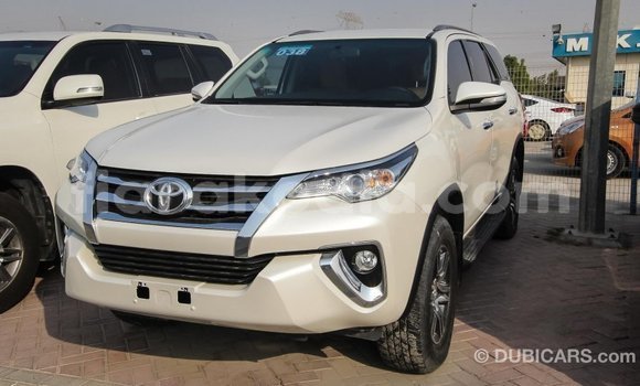 Acheter Import Voiture Toyota Fortuner Blanc à Import - Dubai, Diana Acheter Import Voiture Toyota Fortuner Blanc à Import - Dubai, Diana