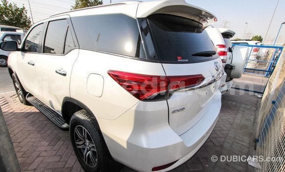 Acheter Import Voiture Toyota Fortuner Blanc à Import - Dubai, Diana Acheter Import Voiture Toyota Fortuner Blanc à Import - Dubai, Diana