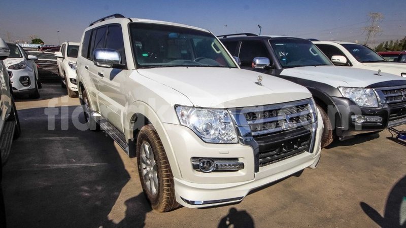 Big with watermark mitsubishi pajero diana import dubai 4375