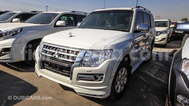 Big with watermark mitsubishi pajero diana import dubai 4375