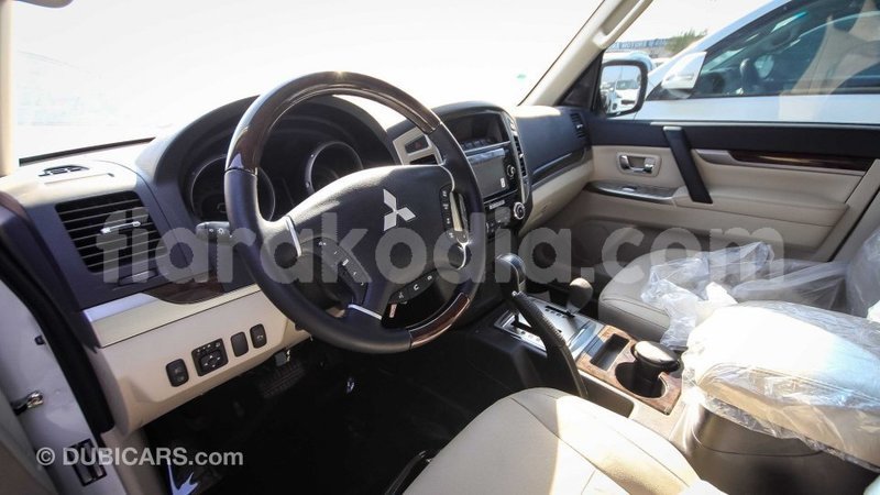 Big with watermark mitsubishi pajero diana import dubai 4375