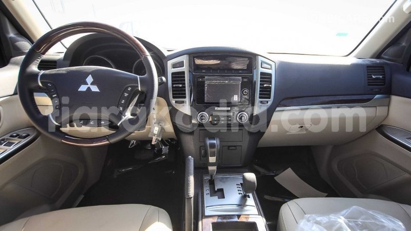 Big with watermark mitsubishi pajero diana import dubai 4375