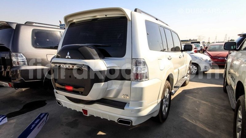 Big with watermark mitsubishi pajero diana import dubai 4375