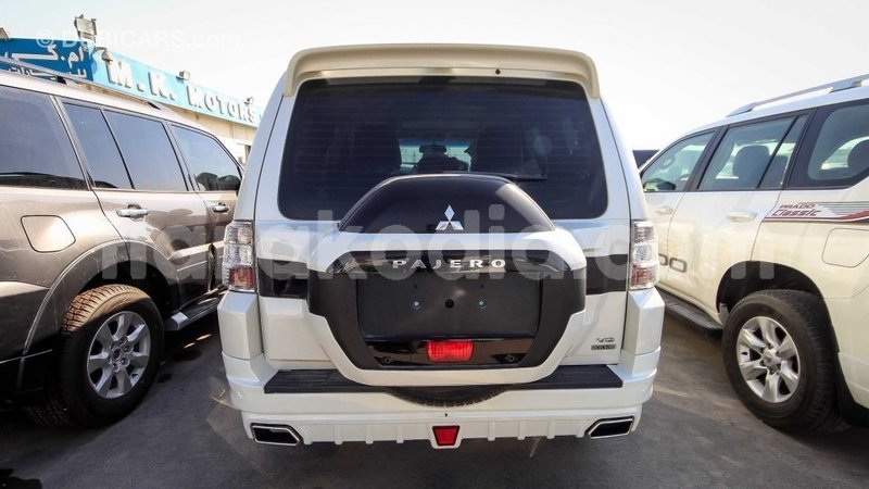 Big with watermark mitsubishi pajero diana import dubai 4375