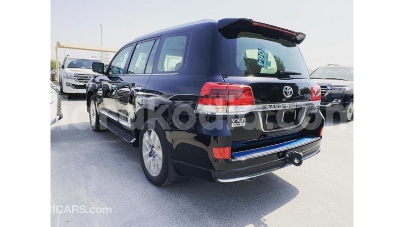 Big with watermark toyota land cruiser diana import dubai 4396